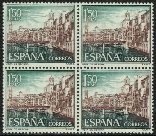 Vista de Gerona
Date of issue: 27 July 1964
Value: 1,50 Peseta (postcards to Morocco – a lower tariff of 1,20 Peseta applied for Northern Morocco –, fully paid-up airmail rate for airletters up to 3 grammes to Andorra, Morocco, Spanish Guinea, Gibraltar, and Portugal, except Azores, and airmail supplement for letters and postcards up to 5 grammes to Spanish Guinea)
Colours: chestnut and slate
Format: 33.2 x 28.8 mm.
Perforation gauge: 13¼
Printer: F.N.M.T. (Fábrica Nacional de Moneda y Timbre)
Printing process: intaglio
Engravers: Daniel Carande Boto, Germán Martín Orbe
Number printed: 15,000,000
Edifil nr. 1550