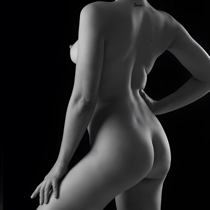 artistic-nude-studio-lighting-photo-by-photographer-modella-foto-FullSizeu25