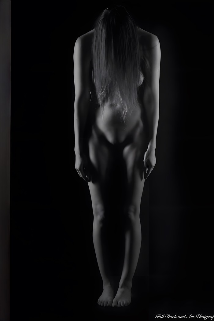 dejected-artistic-nude-photo-by-model-alice-unleashed-FullSize