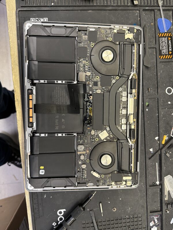 macbook macbook battery replacement repair process photo 1