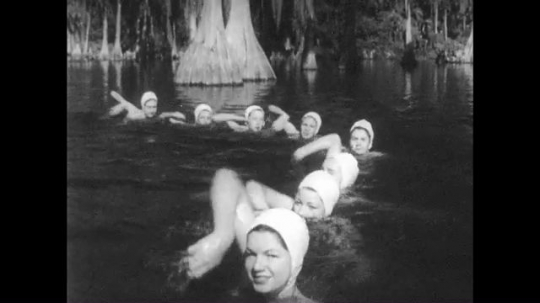 Synchronized Swimming Team, Cypress Gardens, Winter Haven, Florida, 1940s, USA