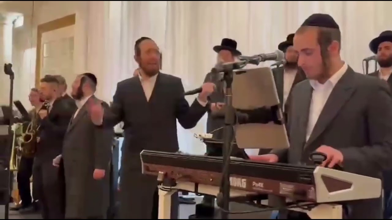 Nuchem Weinberger 🎹 Avrum Mordche Schwartz, Motty Rosenfeld, Baruch Tzvi Drezner 🎤 Shira Choir