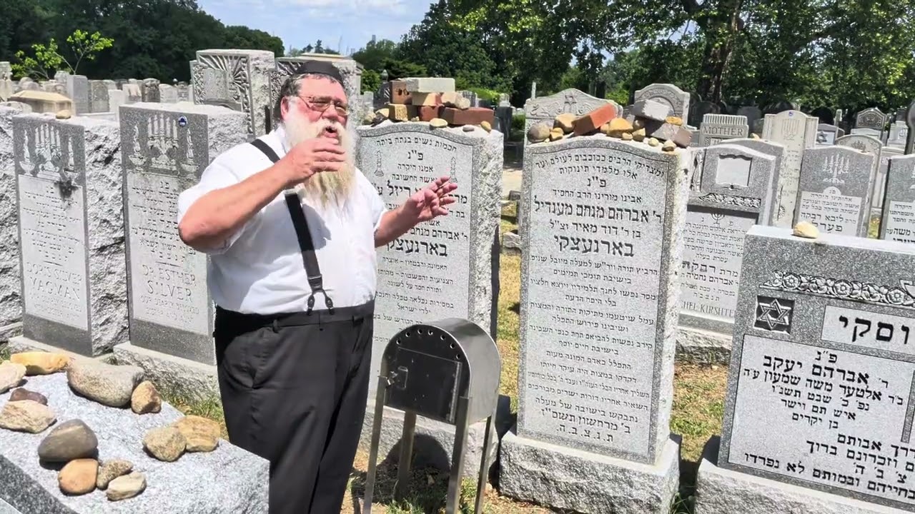 Mt. Judah cemetery: Rabbi Avraham Barnetsky, rebbi at Lubavitcher yeshiva for over 50 yrs- RCD #2
