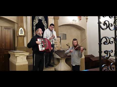 כליזמר בקרקוב,  בית כנסת הרמ"א
