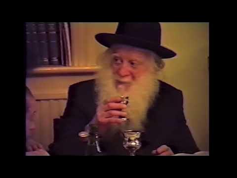 Manchester Rosh Hayeshiva HaRav Yehuda Zeev Segal ZT"L making Havdala