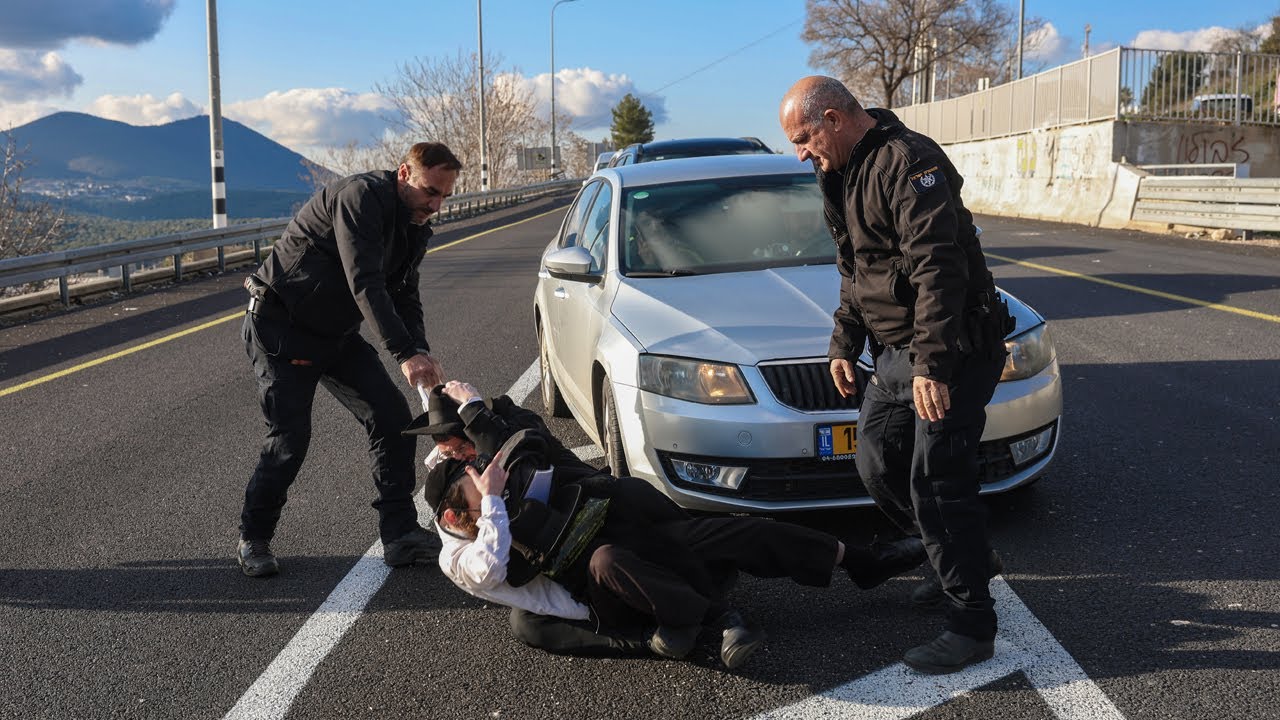 חרדים מפגינים נגד נתיחת גופות התינוקות שנפטרו במעון | Ultra-Orthodox Protest Over Infant Autopsies