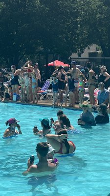 Round Hill Bath & Tennis Club thumbnail