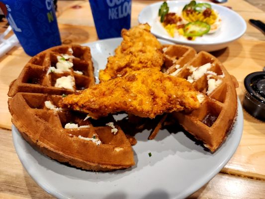 Chicken N Pickle- Kansas City thumbnail