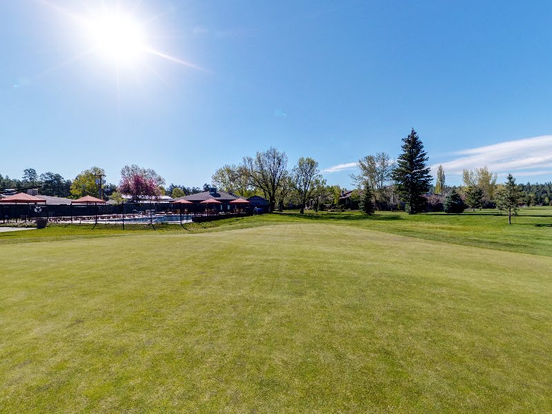 Pinewood Country Club thumbnail