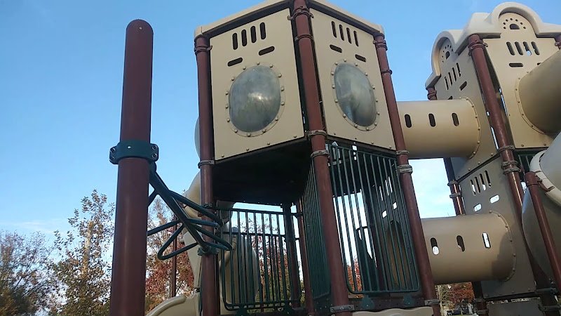 Jastro Park Public Tennis Courts - Image 2