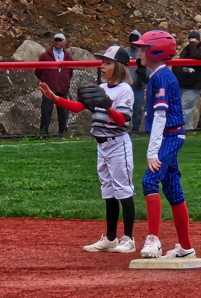 Mead Park Tennis Courts - Image 3