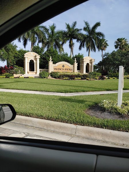 Valencia Shores Social Clubhouse - Image 3