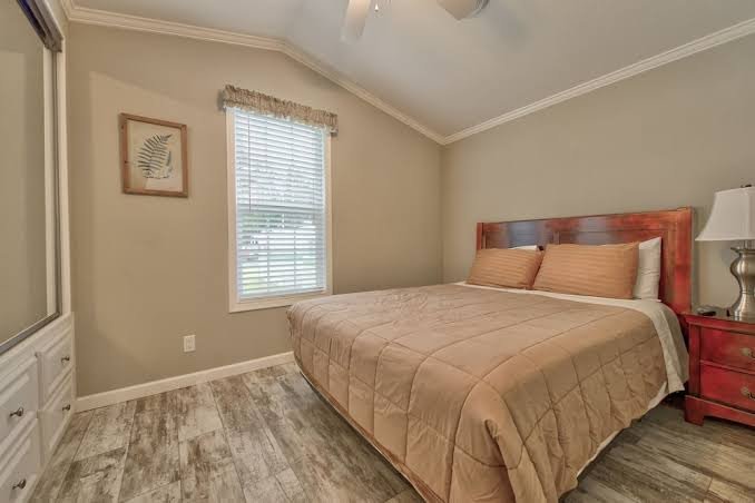 Club Naples RV Resort - Image 2