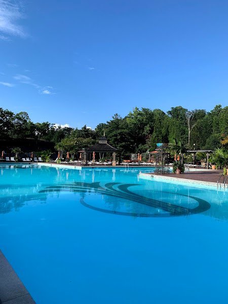 Crest Hollow Country Club - Image 2