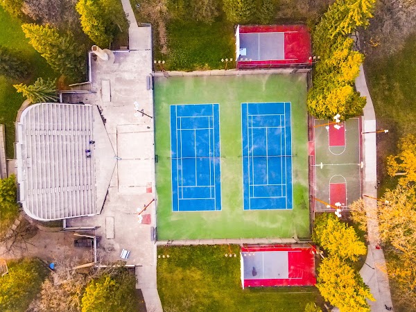 Island Park Tennis Courts - Image 2