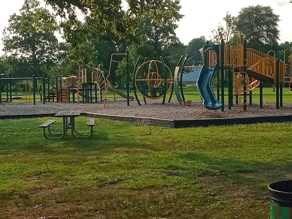 Petersburg Park - Image 2