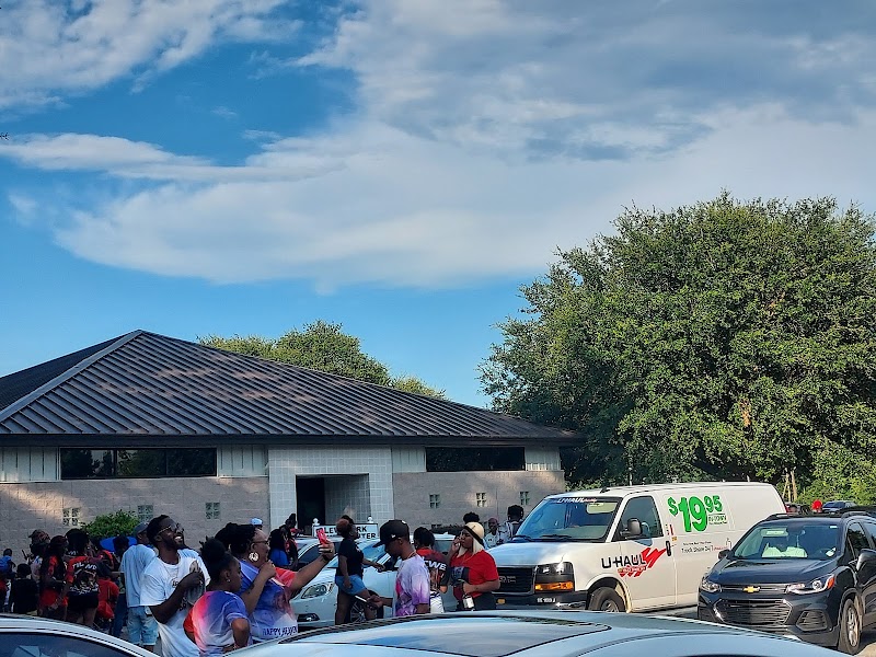 Levy Park Community Center - Image 3