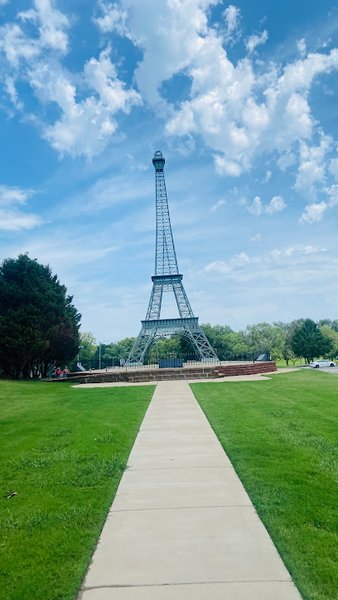 Eiffel Tower Park thumbnail