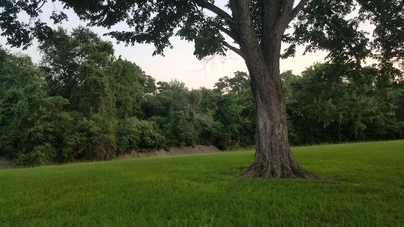 Tanglewood Park Tennis Courts - Image 3