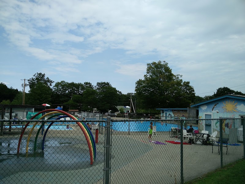 Living Memorial Park Swimming Pool - Image 2