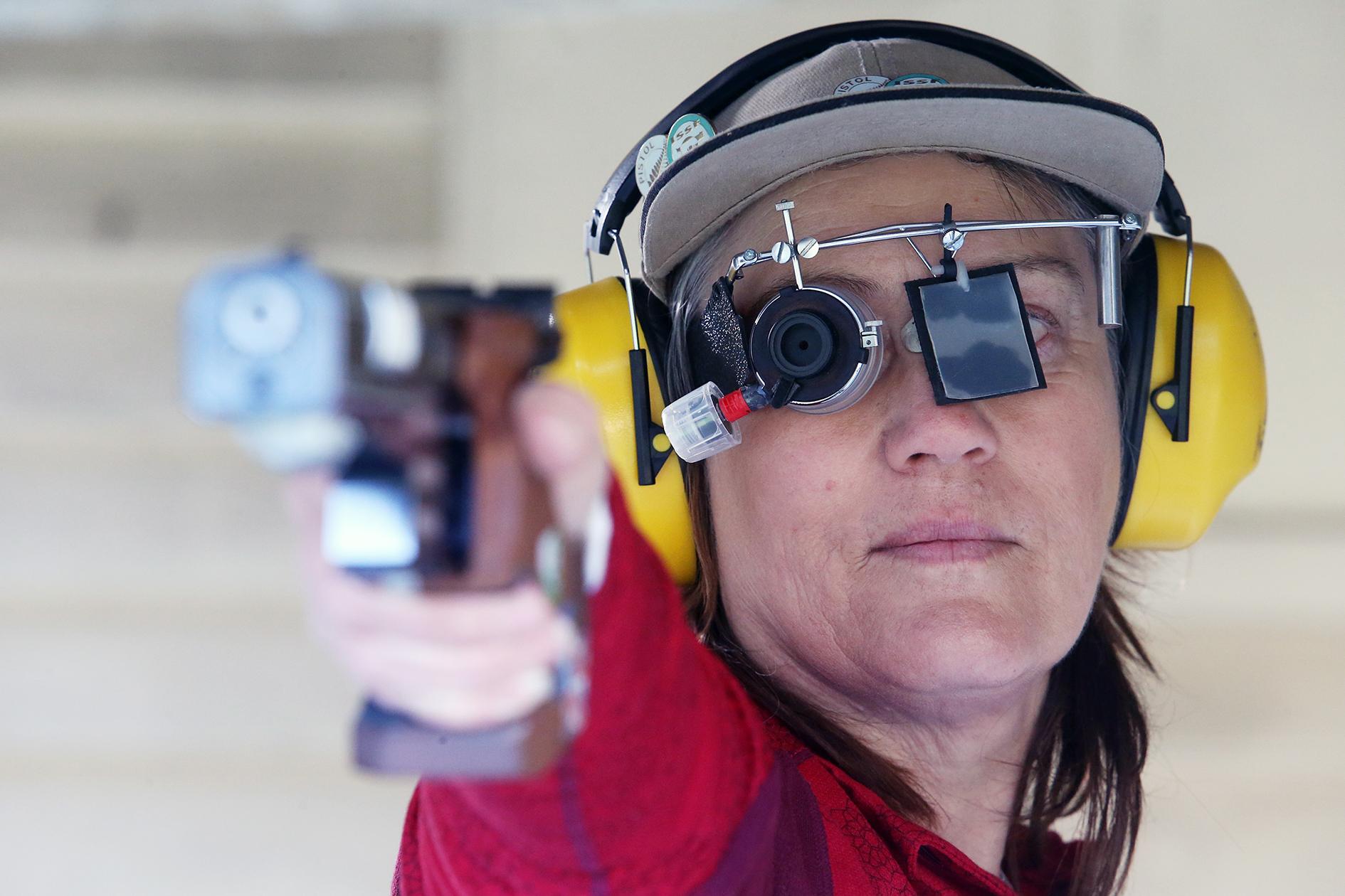 Pistol queen eyes games