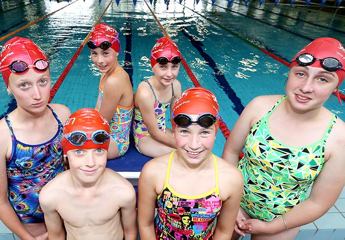 Swimmers swarm to stadium