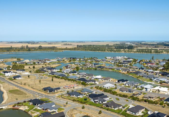 No ‘silver bullet’ for algae-plagued Lake Hood No ‘silver bullet’ for algae-plagued Lake Hood