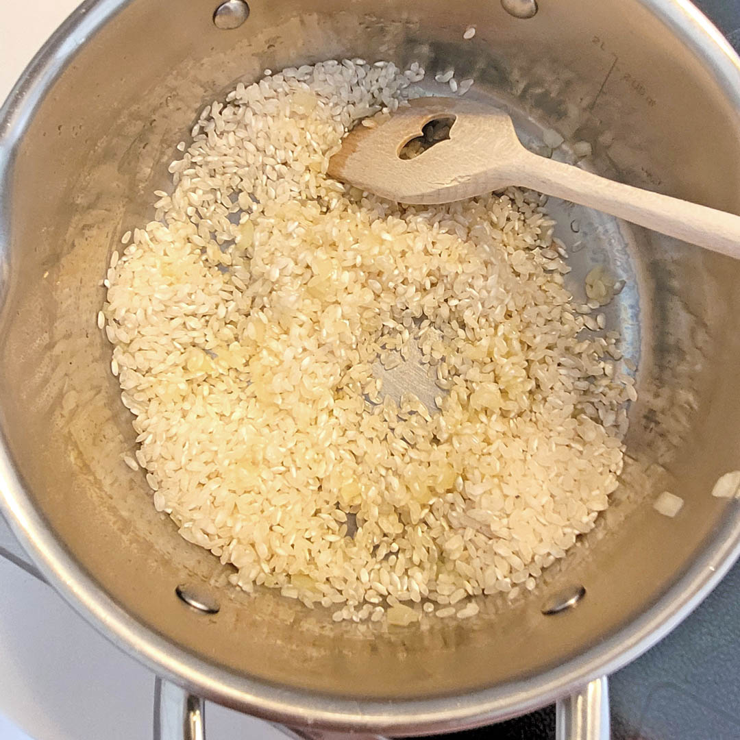 Image of Den Risotto dazugeben und kurz umrühren