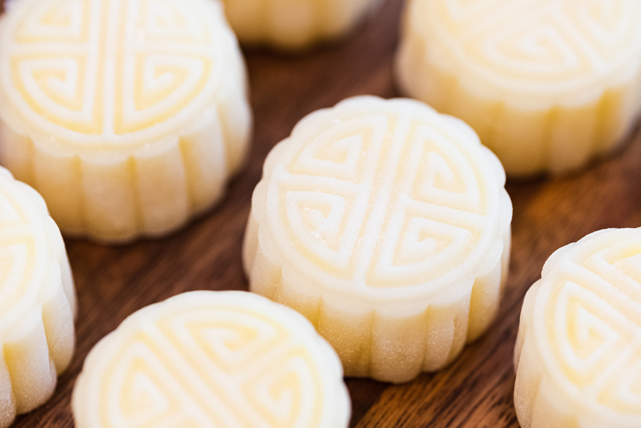 Snowy Mooncake Recipe with Custard Filling (奶黄冰皮月饼)