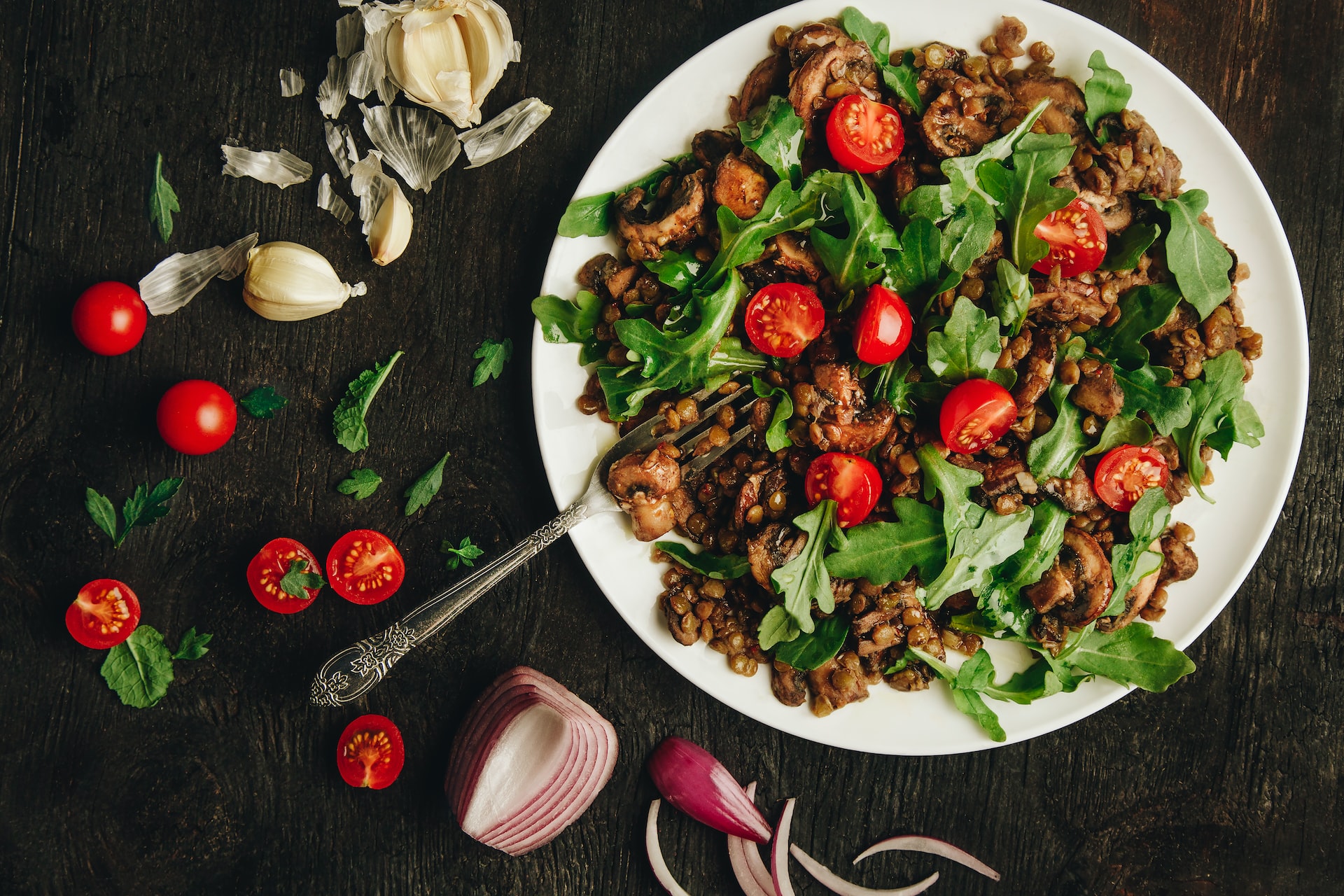 Lentils with mushrooms and rocket salad