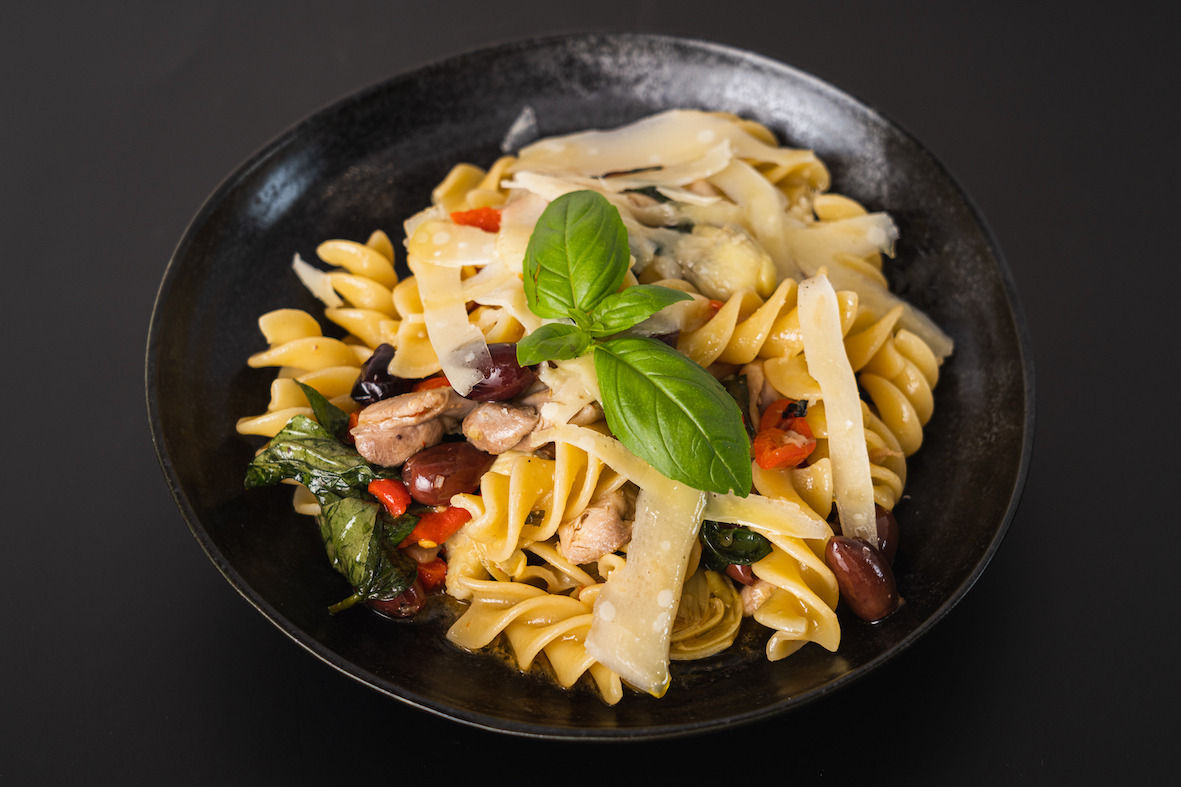 Fusilli with chicken, olives, artichoke, red peppers and basil