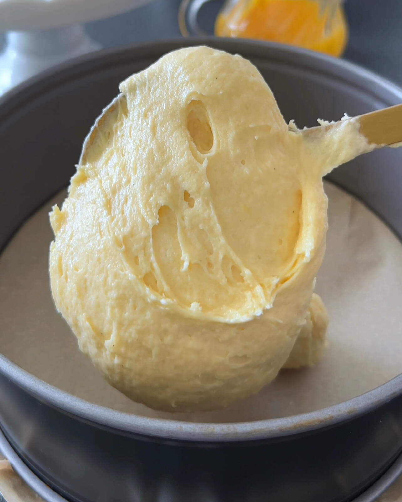 Image of Spread the dough evenly in the baking pan and smooth...