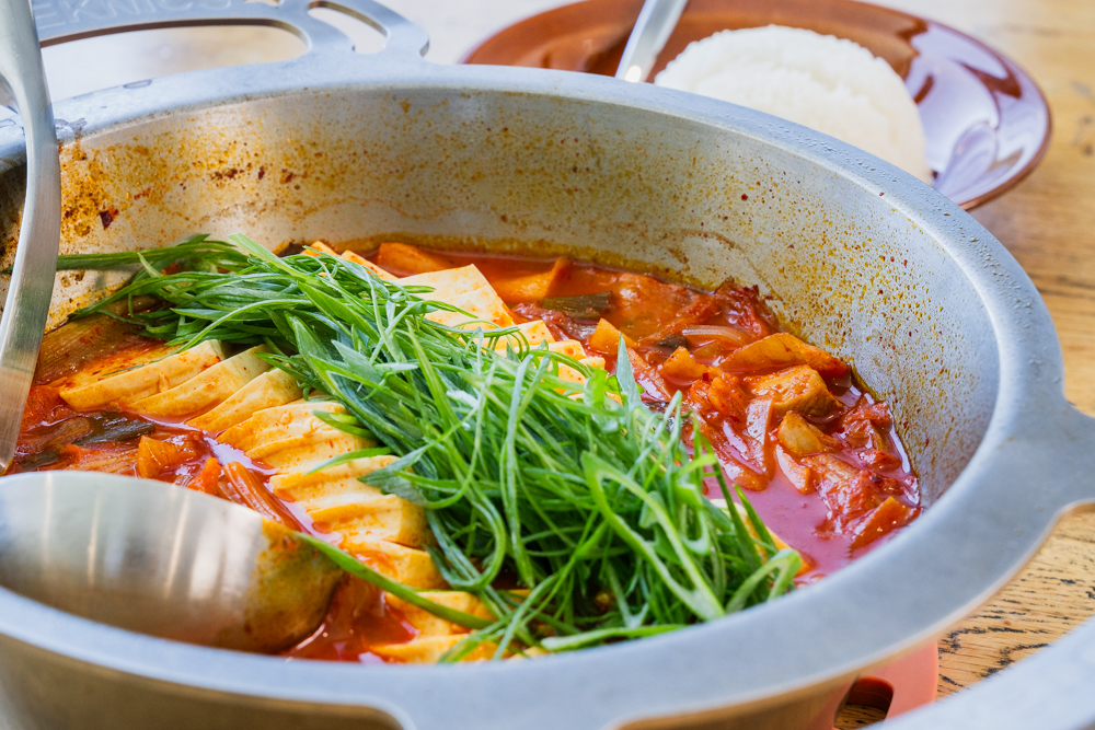 Kimchi-jjigae (kimchi stew)