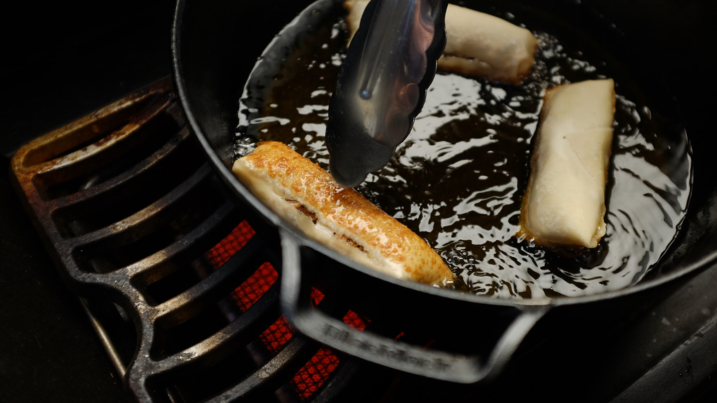 Image of Place three to four egg rolls in the oil and...