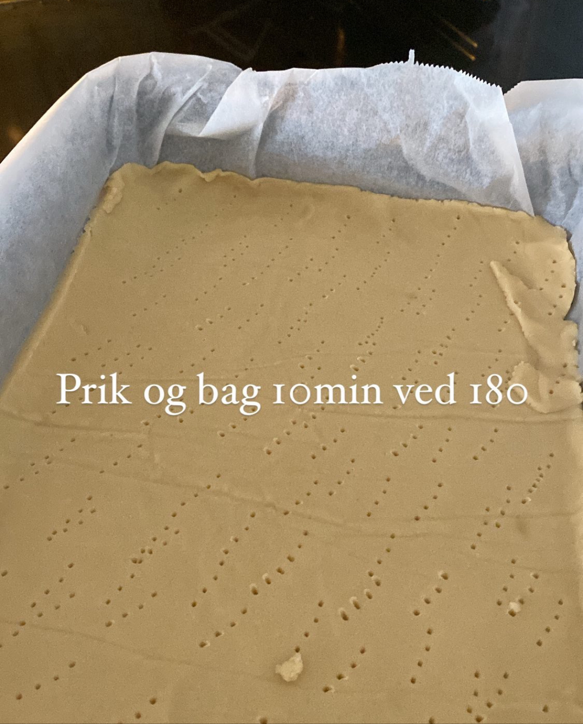 Image of Bland mel og flormelis, og evt. krydderi og smuldre det...