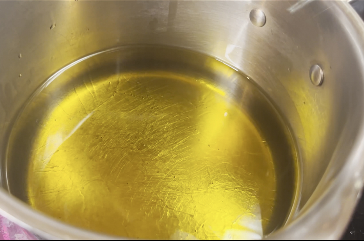 Image of Place oil in a pot or oil fryer and preheat