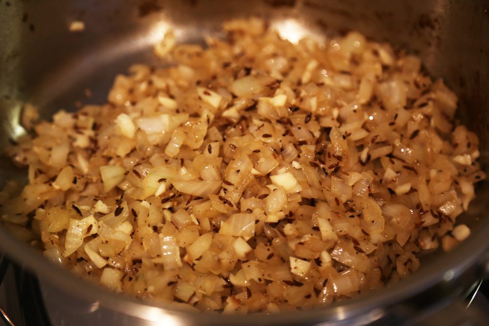 Image of Remove the skin from the chicken. Heat 1 tbsp oil...