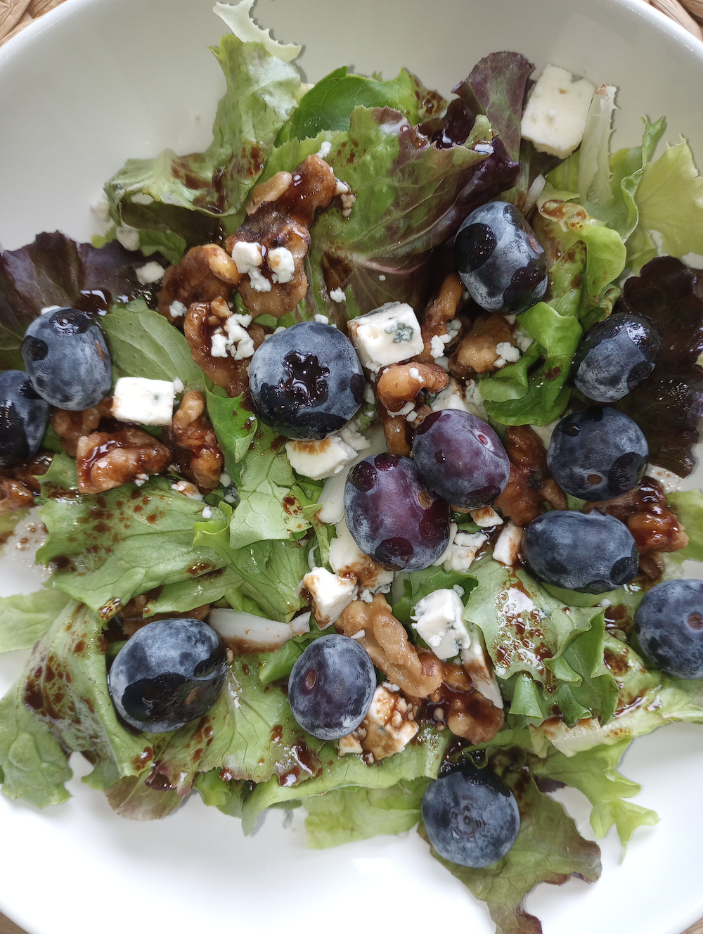 Blueberry Walnut Salad