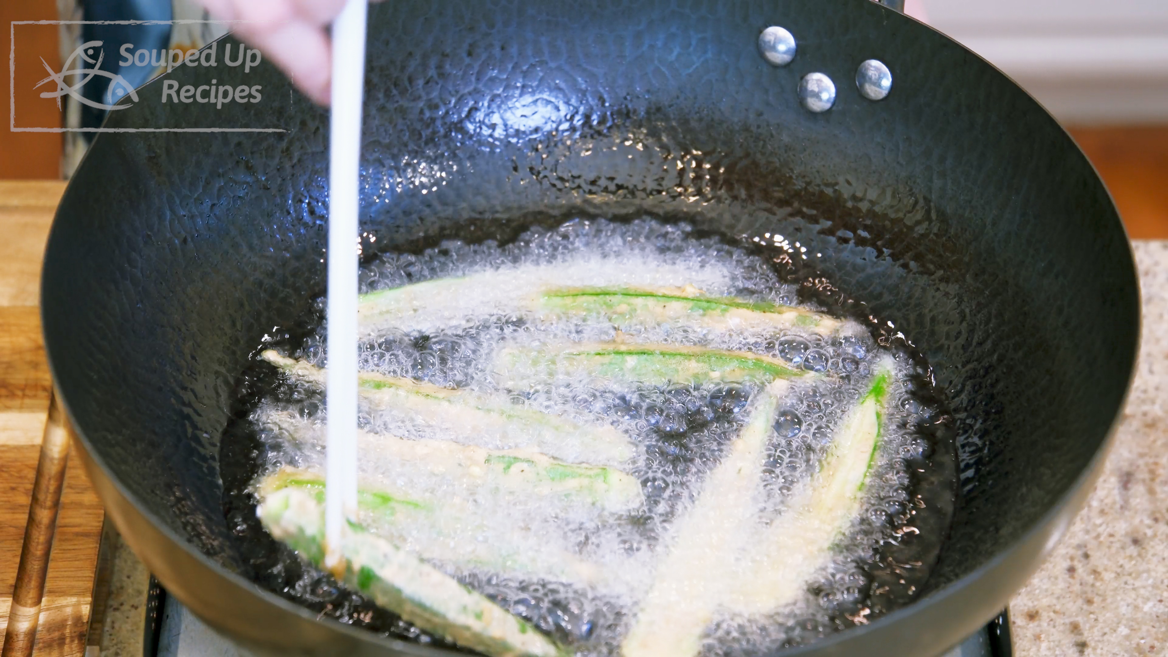 Image of Heat 1 cup of oil in the wok to 380°F...
