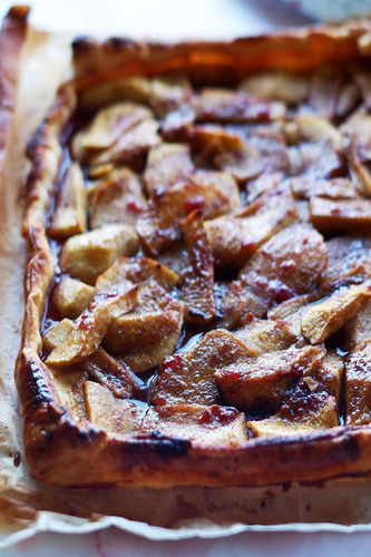Tarta salvaje de hojaldre de manzana especiada