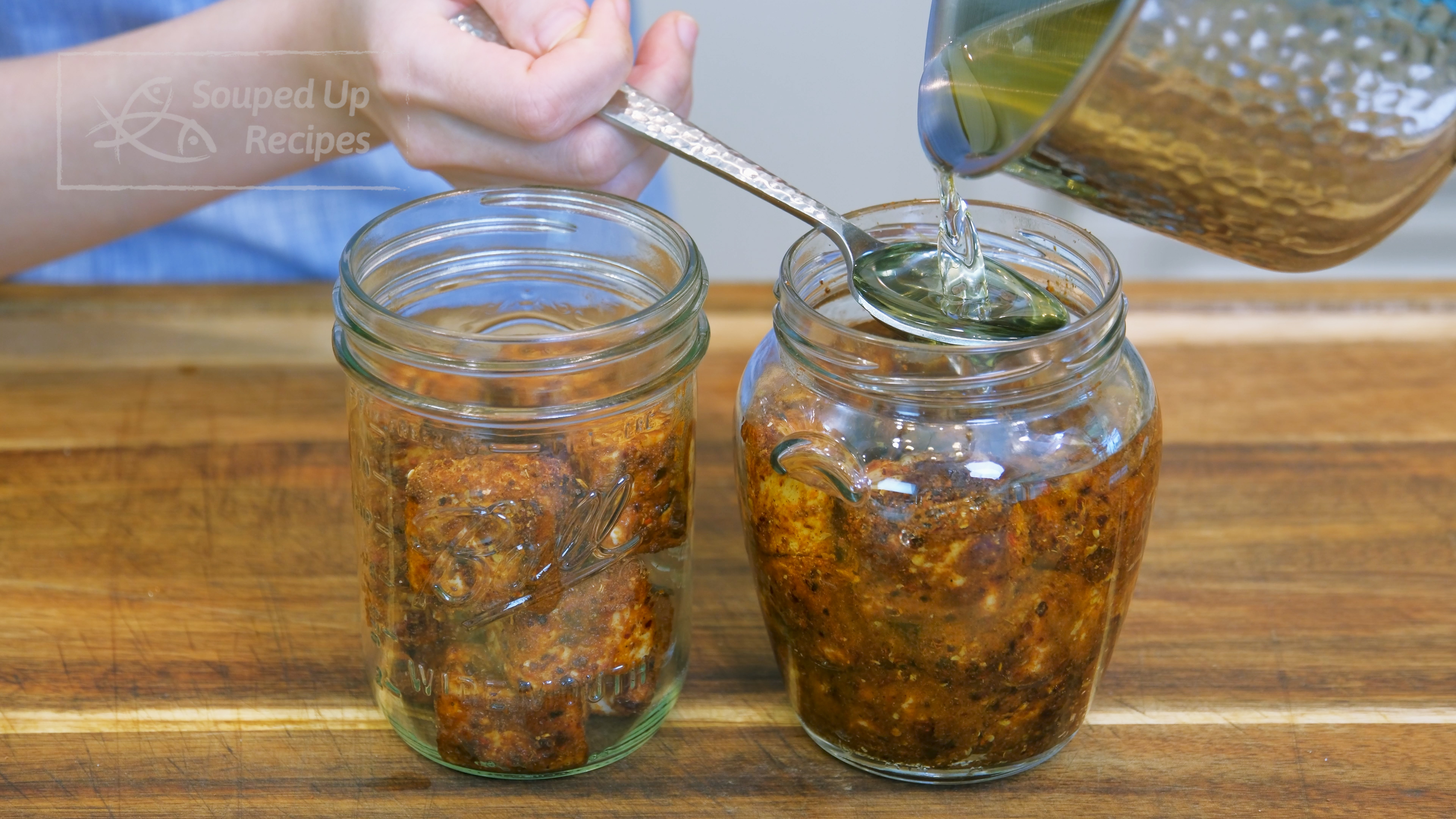 Image of Once done, pour the room-temperature oil into the jar. I...