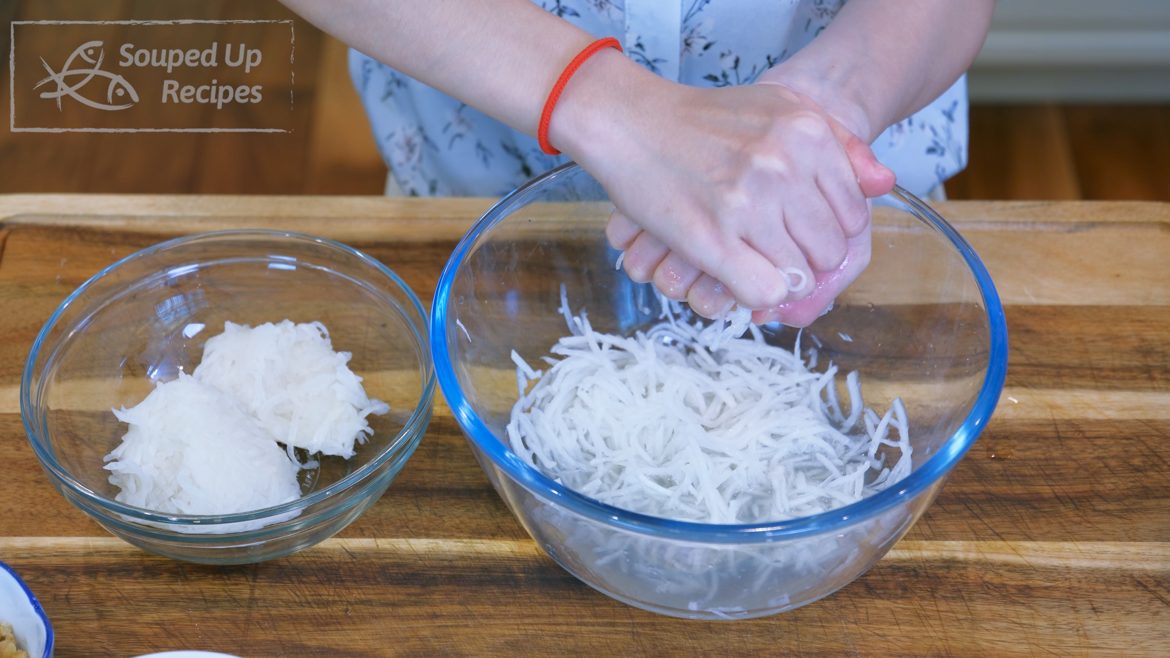 Image of Squeeze the radish to eliminate the excess liquid and set it...