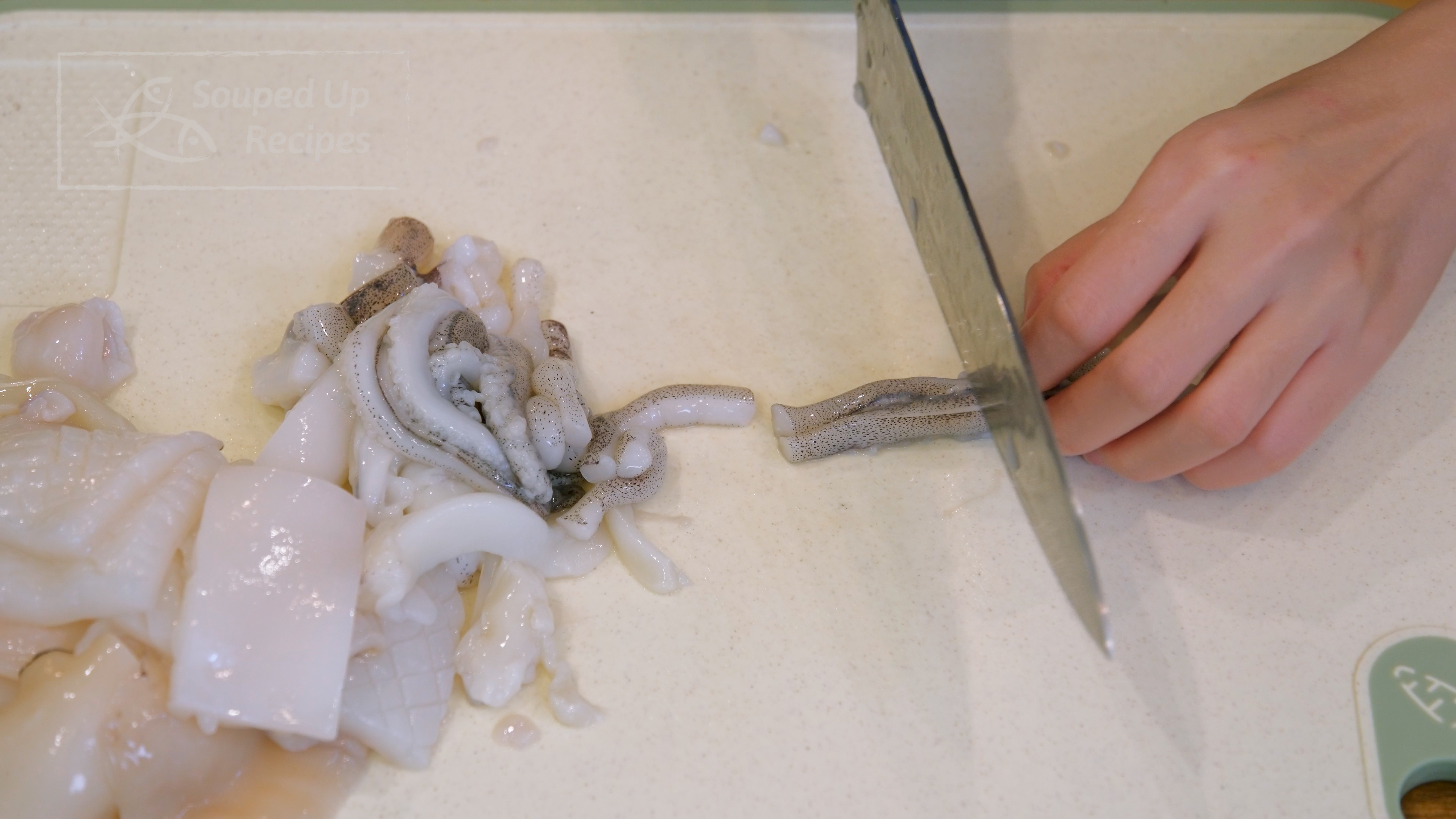 Image of Cut the tentacles into bite-size pieces and rinse everything well....