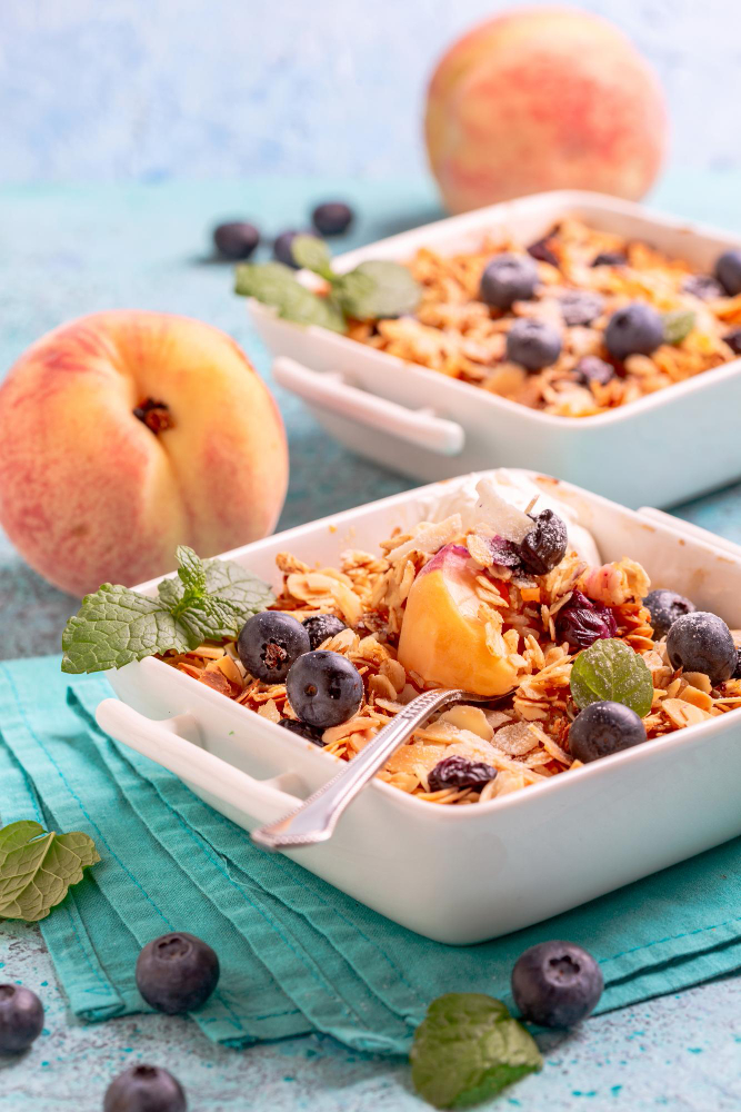 Baked oats with peach and cinnamon 