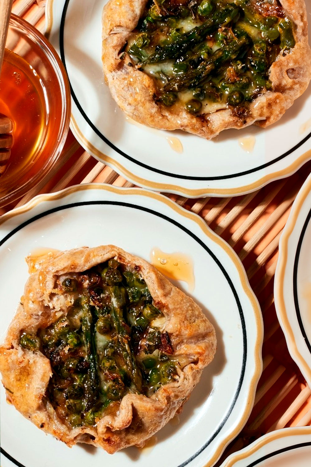 Gemüse-Tartelettes mit Knoblauch und Brie