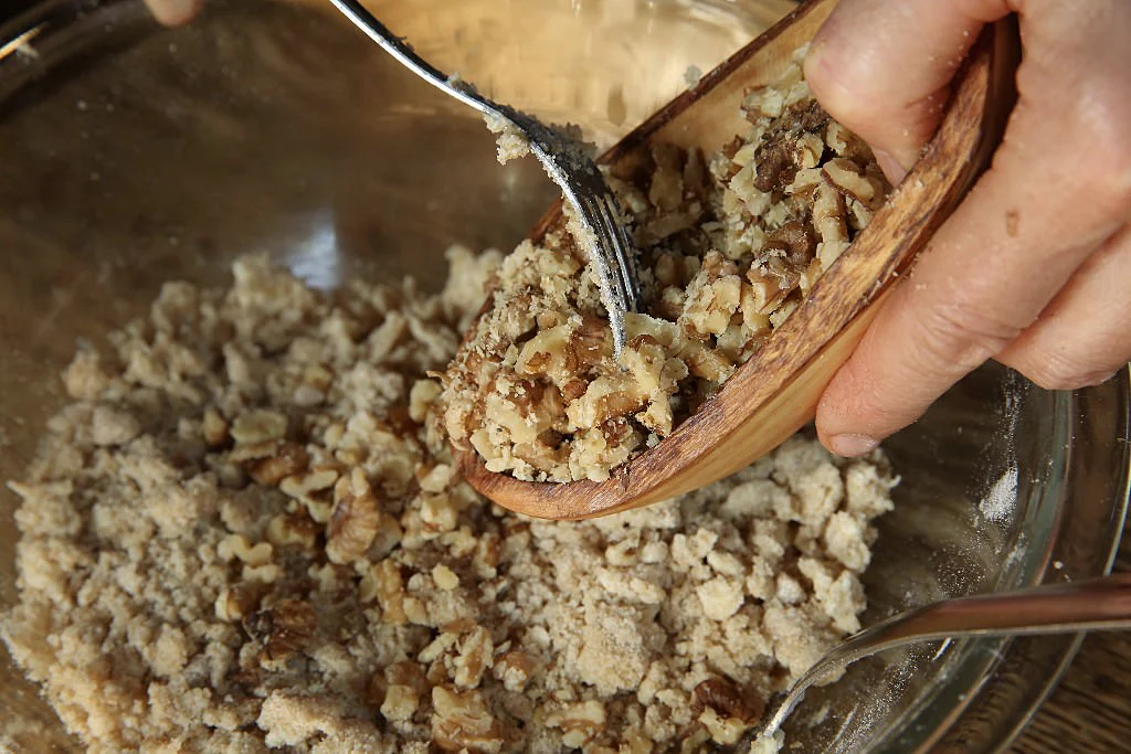 Image of Add the walnuts to the topping mixture.