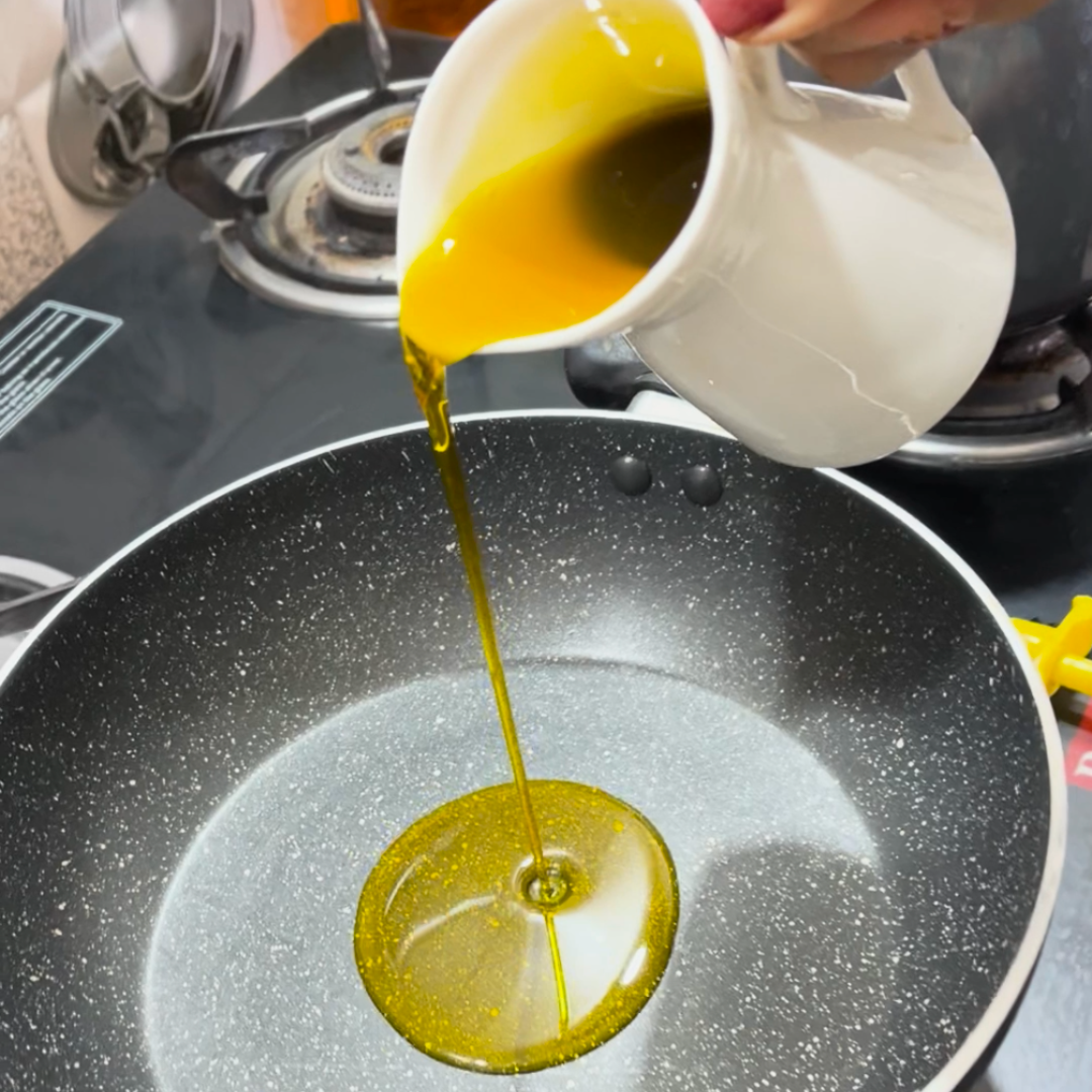 Image of Heat mustard oil in a small pan.