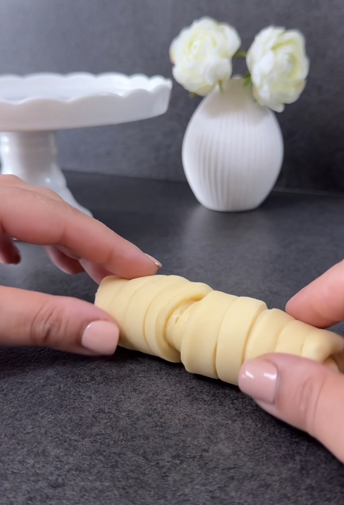 Image of 6. Die Brötchen zugedeckt weitere 20-30 Minuten gehen lassen, bis...