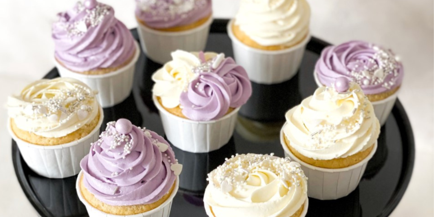 Fruchtige Himbeer Cupcakes mit leckerem Frischkäse-Frosting