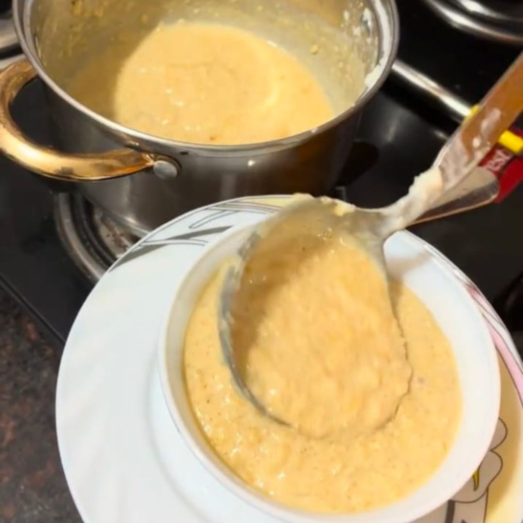 Image of Transfer the Gur Ki Kheer to serving bowl